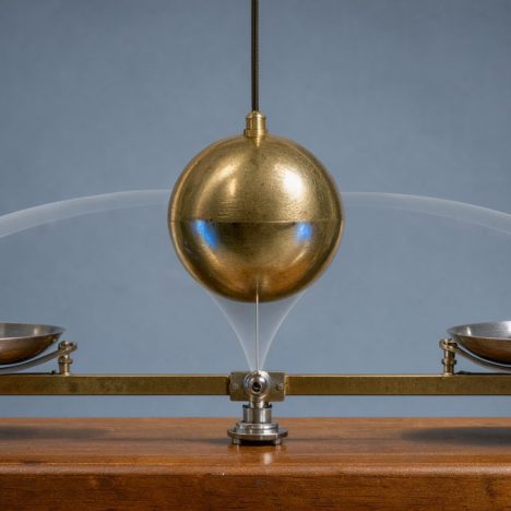 Consacrer une boule de cristal : est-ce vraiment nécessaire ?
